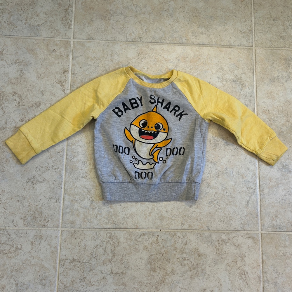 Jumping Beans Pinkfong Baby Shark Graphic Crewneck Sweatshirt, Gray/Yellow, 2T